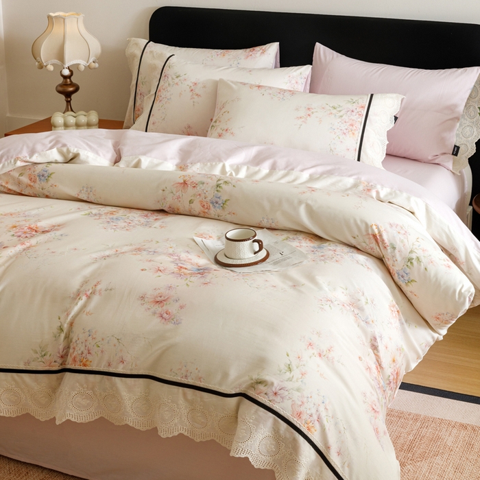 91家纺网 家纺一手货源 找家纺 卡姿家纺 全棉小法式镂空棉布花边款第一季四件套 絮影轻扬