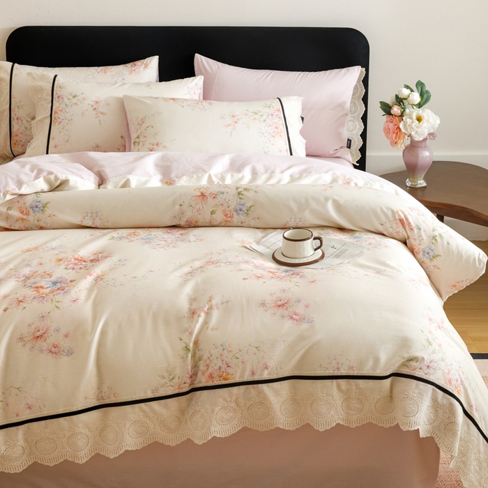 91家纺网 家纺一手货源 找家纺 卡姿家纺 全棉小法式镂空棉布花边款第一季四件套 絮影轻扬