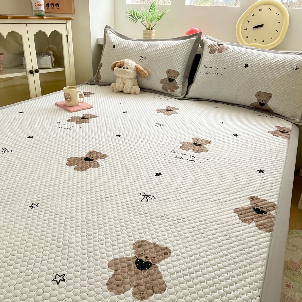 91家纺网 家纺一手货源 找家纺 大元 2026春夏新款治愈系数码印花冰豆豆凉席席子 治愈-软萌熊灰