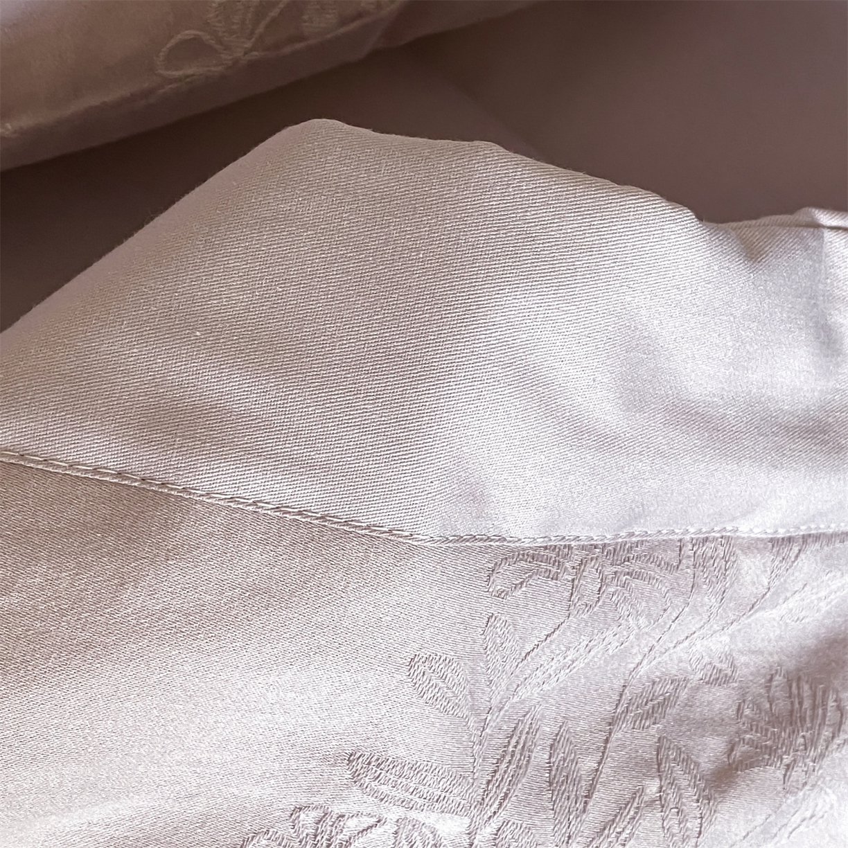 91家纺网 家纺一手货源 找家纺 宜代光年 2026新款60S全棉厚织提花夏被夏凉被空调被 夏被-理然