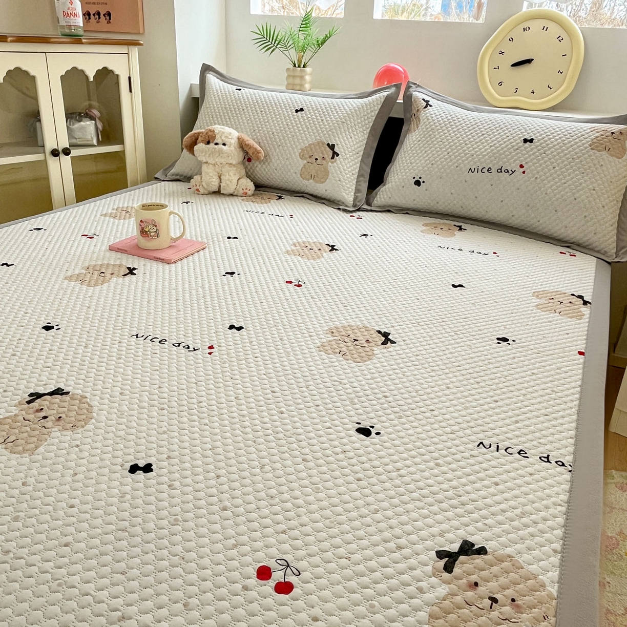 91家纺网 家纺一手货源 找家纺 大元 2026春夏新款治愈系数码印花冰豆豆凉席席子 治愈-樱桃狗灰