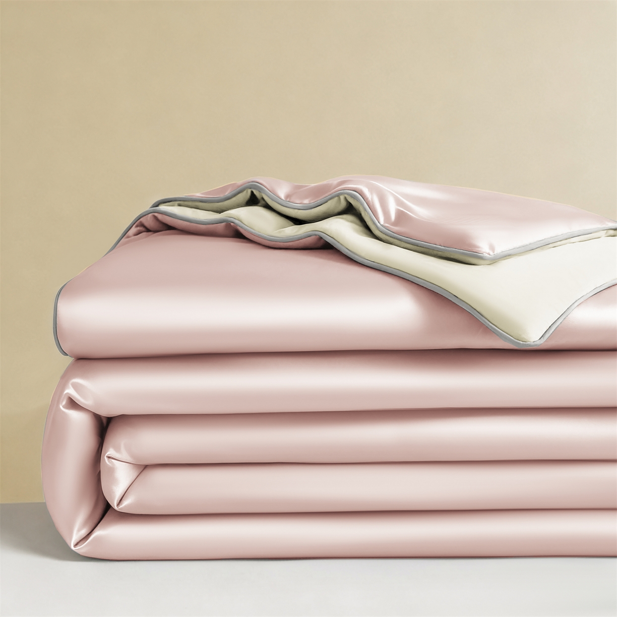 91家纺网 家纺一手货源 找家纺 富阿娜家纺 2026新款纯色双拼凉感丝夏被空调被夏凉被 蜜桃粉+奶酪白