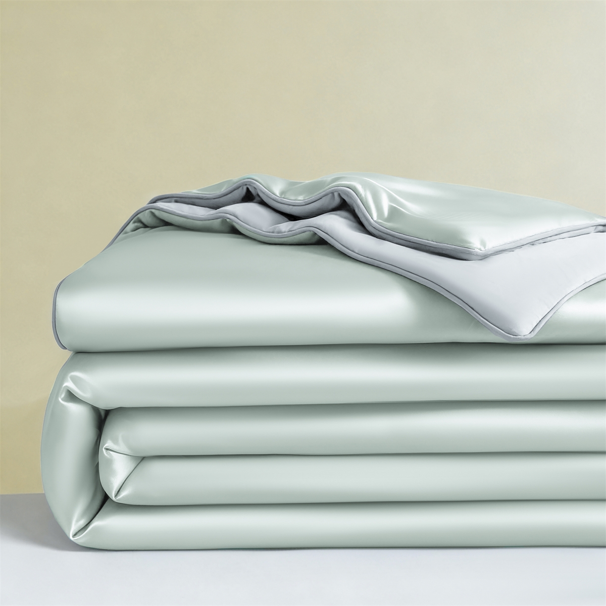 91家纺网 家纺一手货源 找家纺 富阿娜家纺 2026新款纯色双拼凉感丝夏被空调被夏凉被 薄荷绿+奶雾灰