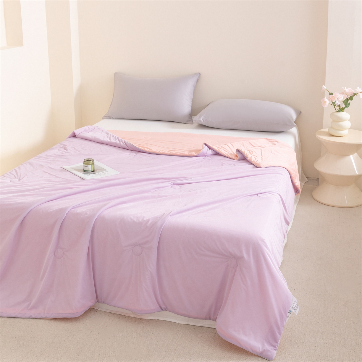 91家纺网 家纺一手货源 找家纺 富阿娜家纺 2026新款纯色双拼凉感丝夏被空调被夏凉被 芋泥紫+樱花粉