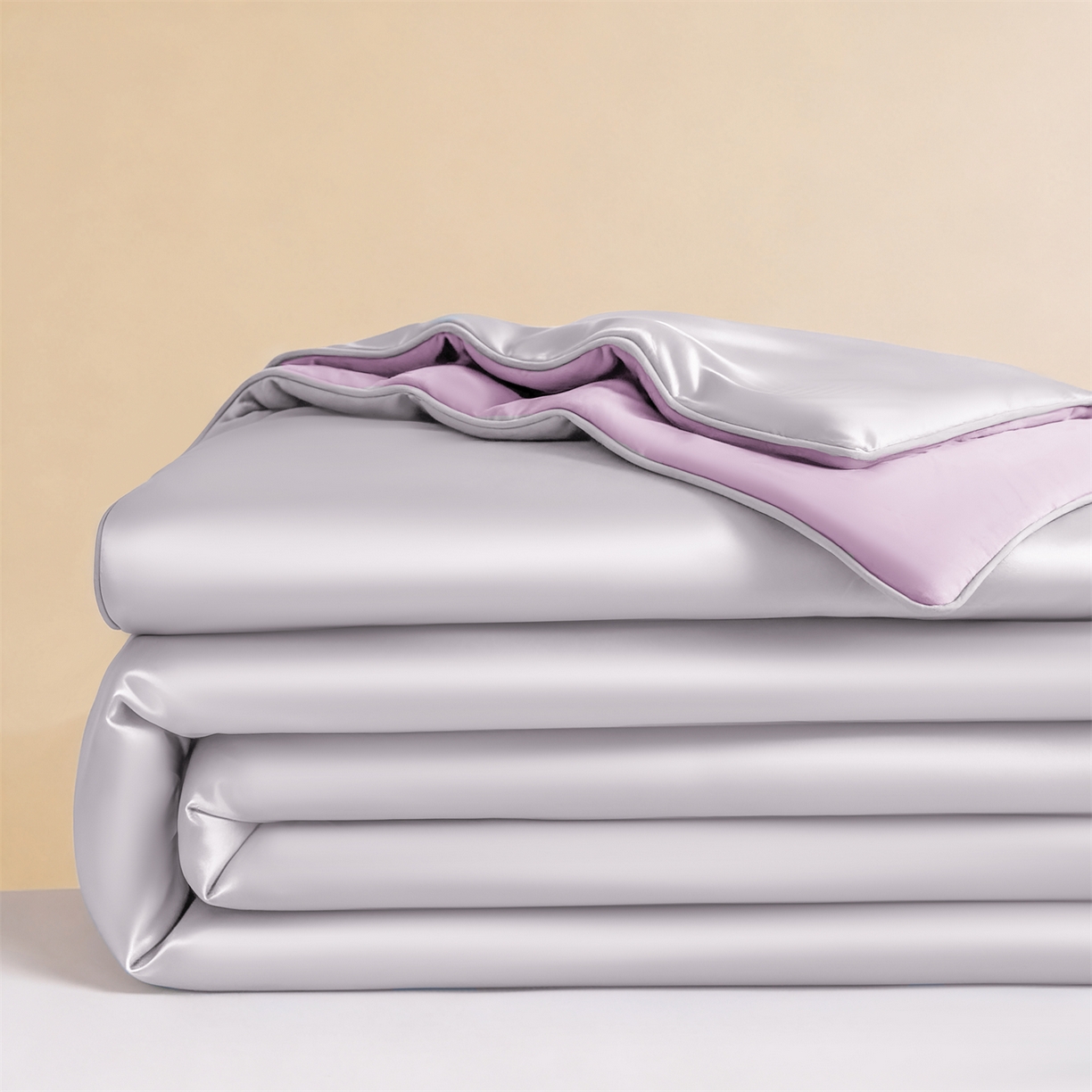 91家纺网 家纺一手货源 找家纺 富阿娜家纺 2026新款纯色双拼凉感丝夏被空调被夏凉被 云雾灰+芋泥紫