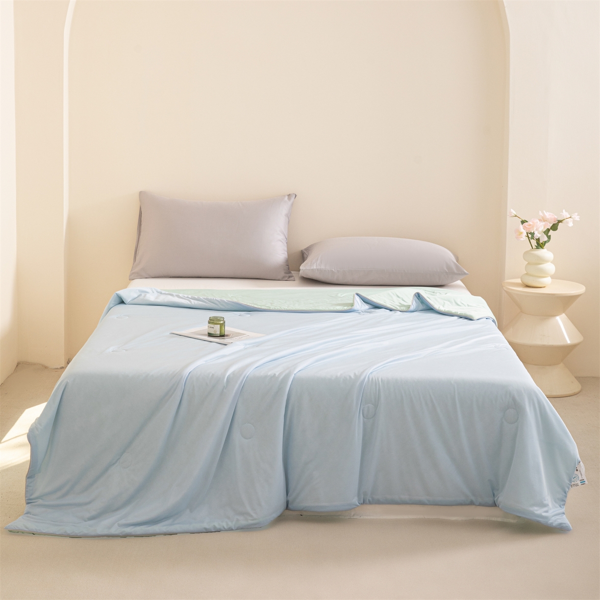 91家纺网 家纺一手货源 找家纺 富阿娜家纺 2026新款纯色双拼凉感丝夏被空调被夏凉被 海盐蓝+薄荷绿