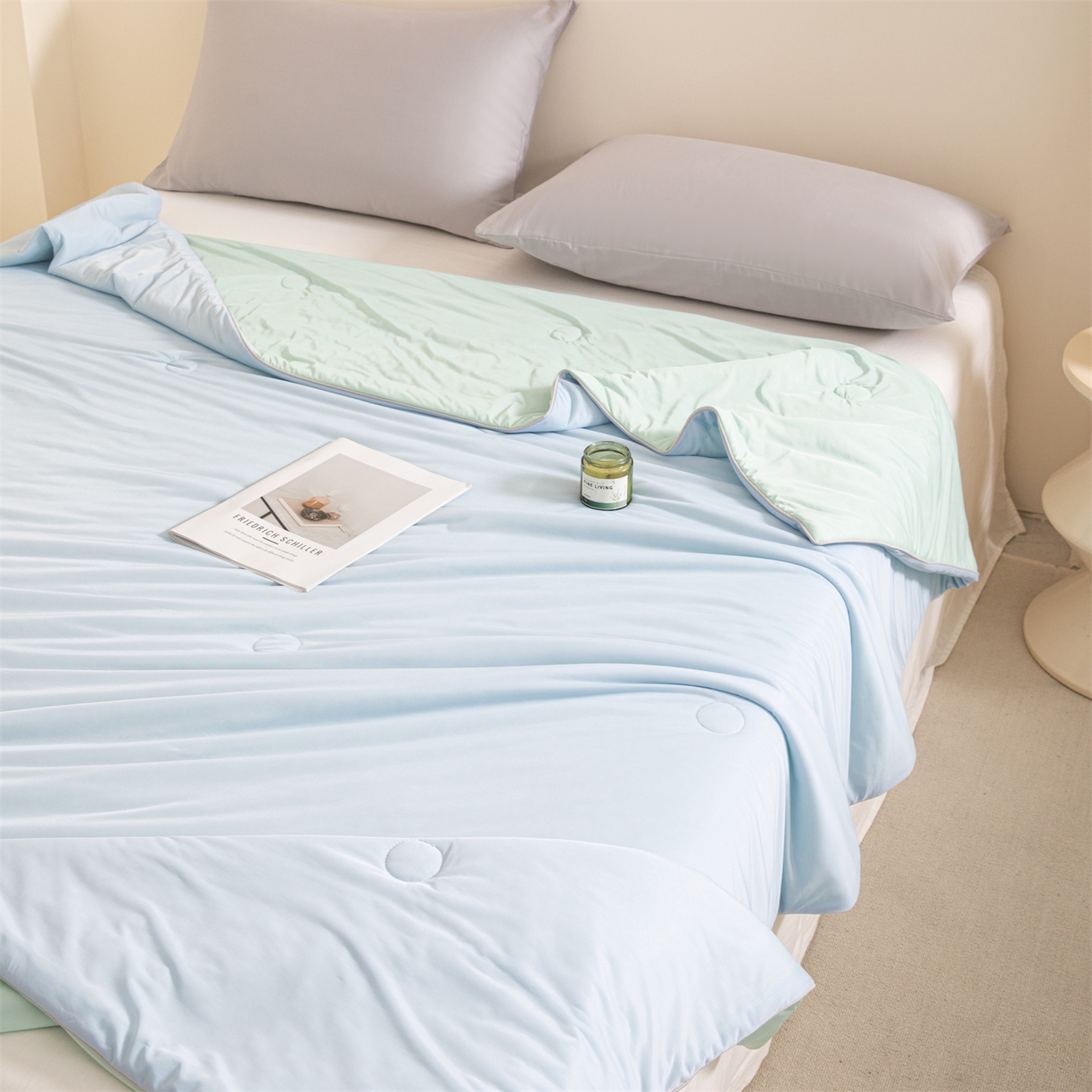 91家纺网 家纺一手货源 找家纺 富阿娜家纺 2026新款纯色双拼凉感丝夏被空调被夏凉被 海盐蓝+薄荷绿