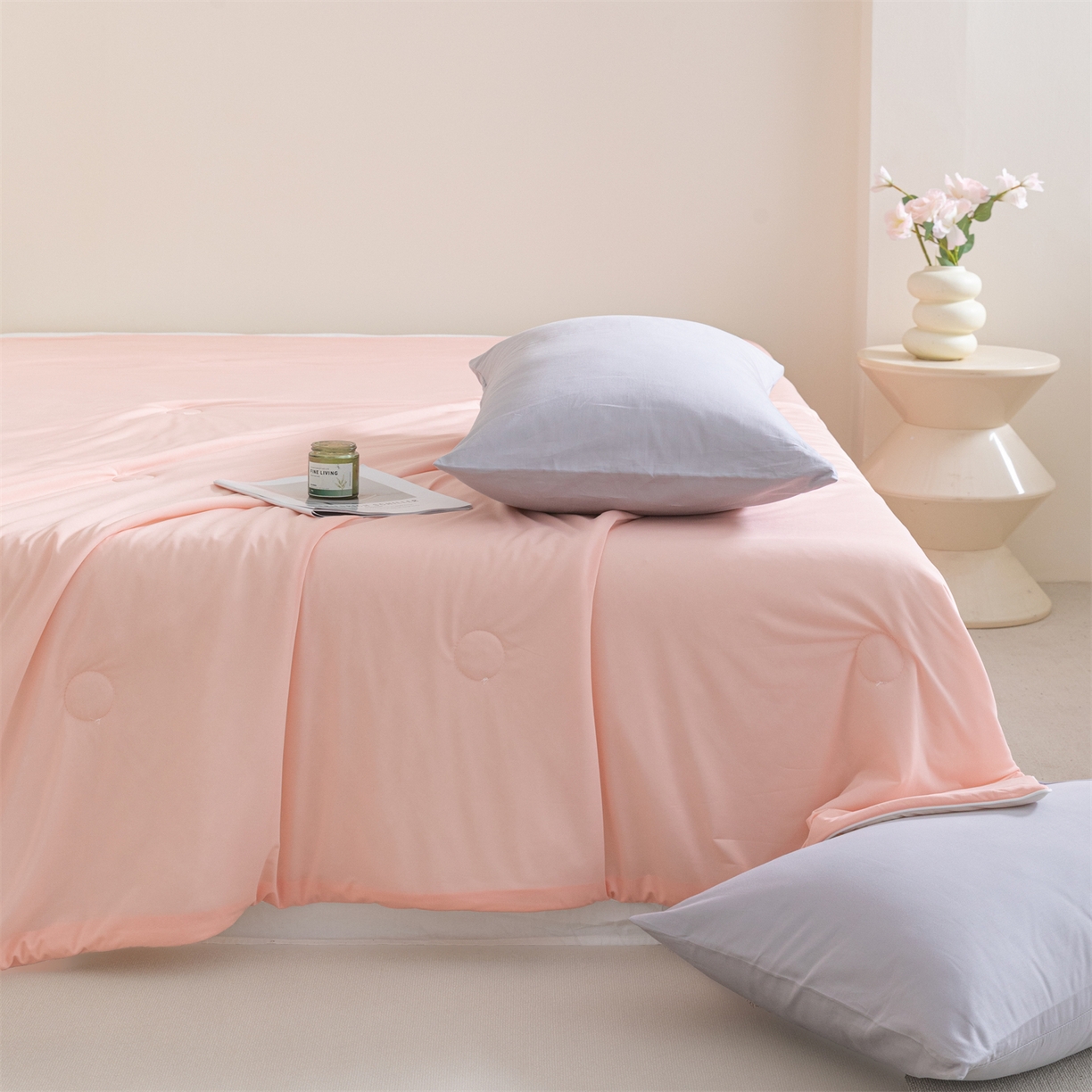 91家纺网 家纺一手货源 找家纺 富阿娜家纺 2026新款纯色双拼凉感丝夏被空调被夏凉被 蜜桃粉+奶酪白