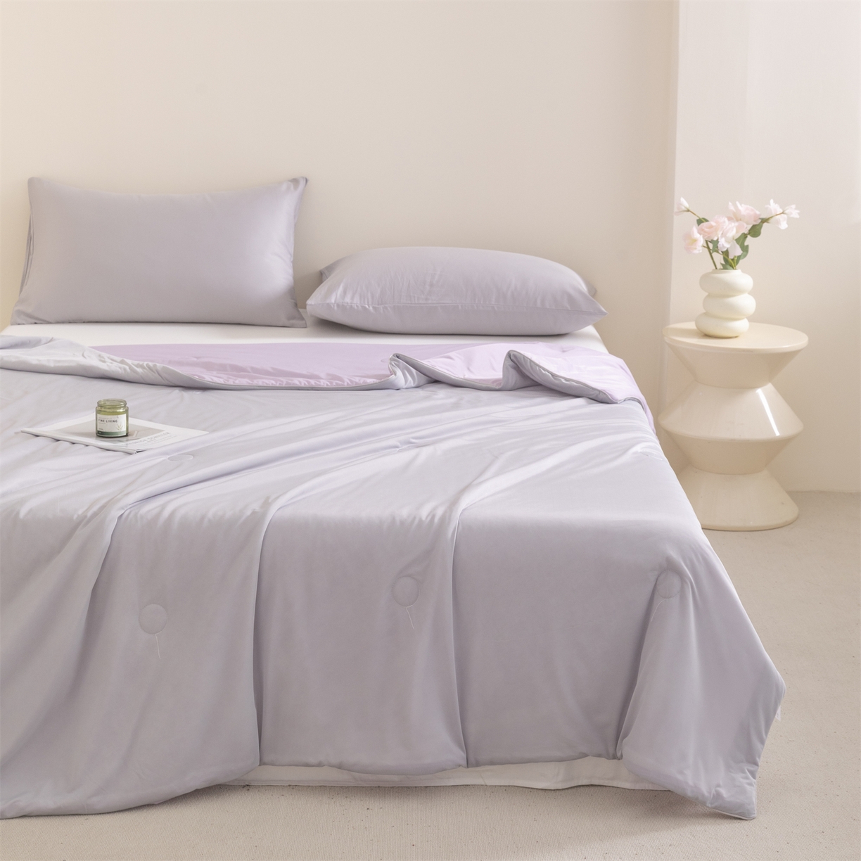 91家纺网 家纺一手货源 找家纺 富阿娜家纺 2026新款纯色双拼凉感丝夏被空调被夏凉被 云雾灰+芋泥紫