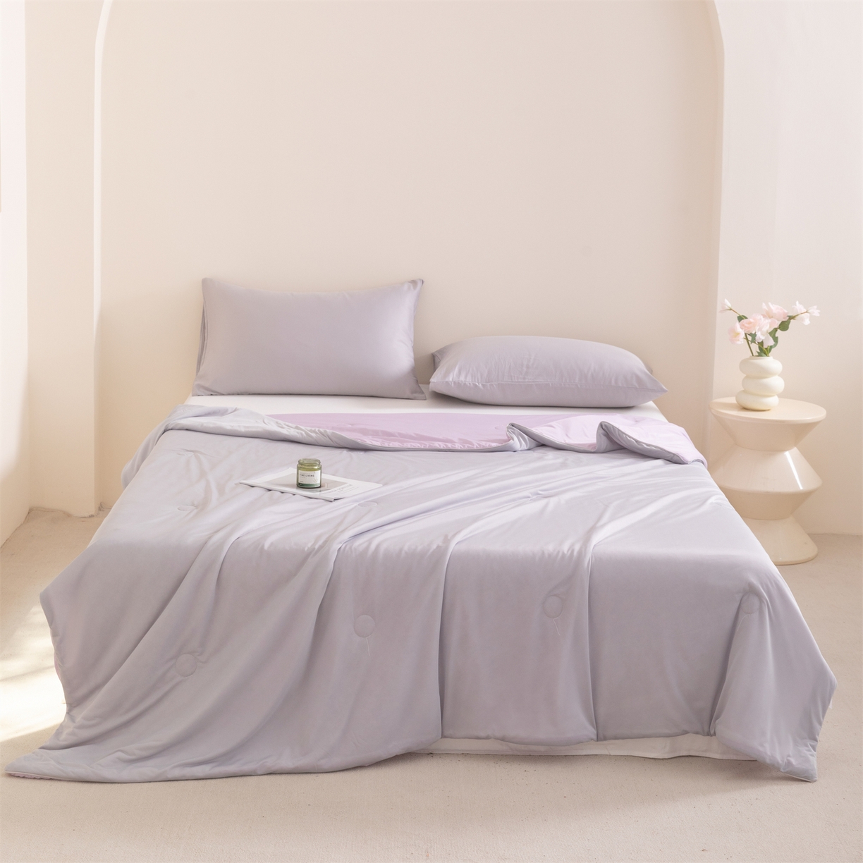 91家纺网 家纺一手货源 找家纺 富阿娜家纺 2026新款纯色双拼凉感丝夏被空调被夏凉被 云雾灰+芋泥紫