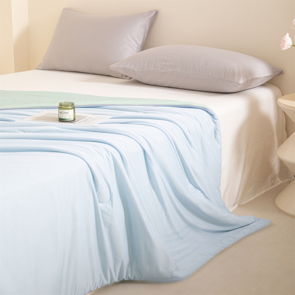 91家纺网 家纺一手货源 找家纺 富阿娜家纺 2026新款纯色双拼凉感丝夏被空调被夏凉被 海盐蓝+薄荷绿