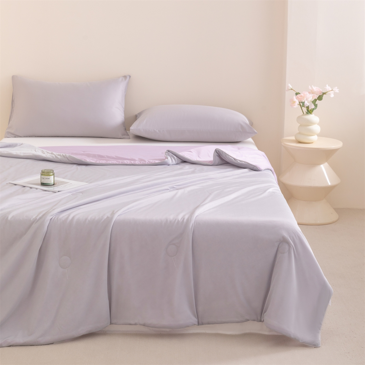 91家纺网 家纺一手货源 找家纺 富阿娜家纺 2026新款纯色双拼凉感丝夏被空调被夏凉被 云雾灰+芋泥紫