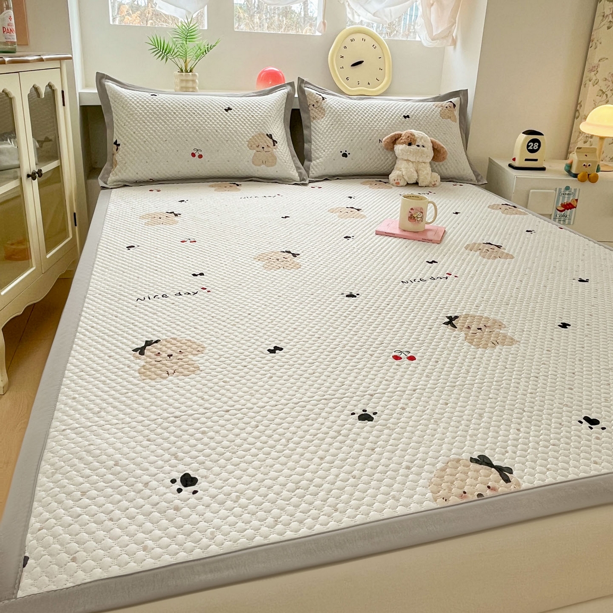 91家纺网 家纺一手货源 找家纺 大元 2026春夏新款治愈系数码印花冰豆豆凉席席子 治愈-樱桃狗灰