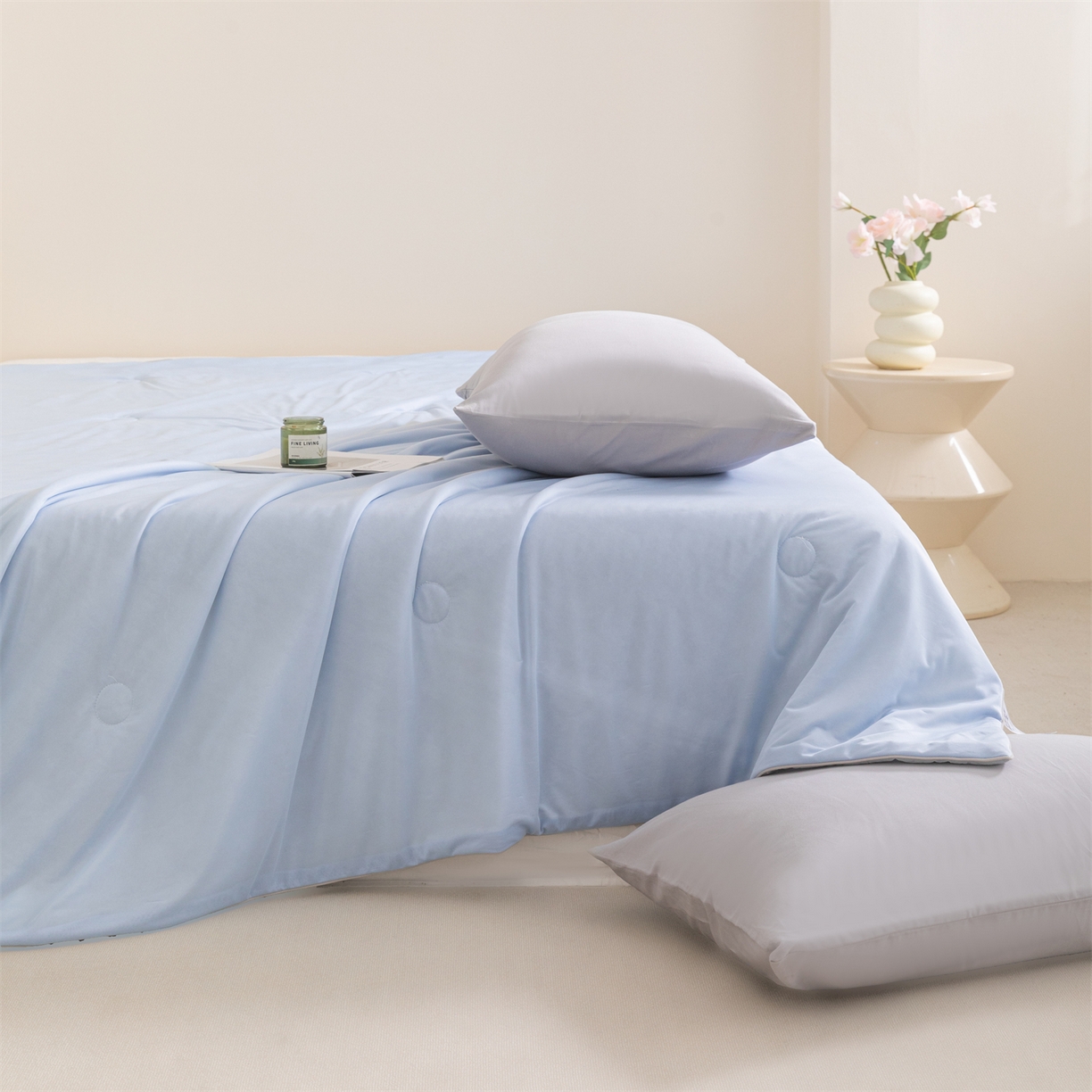 91家纺网 家纺一手货源 找家纺 富阿娜家纺 2026新款纯色双拼凉感丝夏被空调被夏凉被 海盐蓝+雾灰