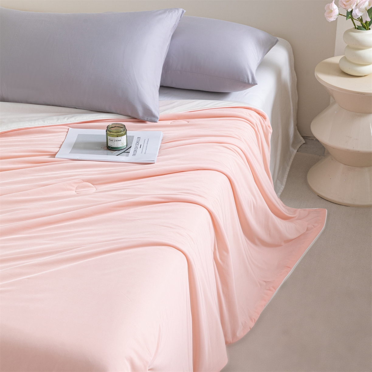 91家纺网 家纺一手货源 找家纺 富阿娜家纺 2026新款纯色双拼凉感丝夏被空调被夏凉被 蜜桃粉+奶酪白