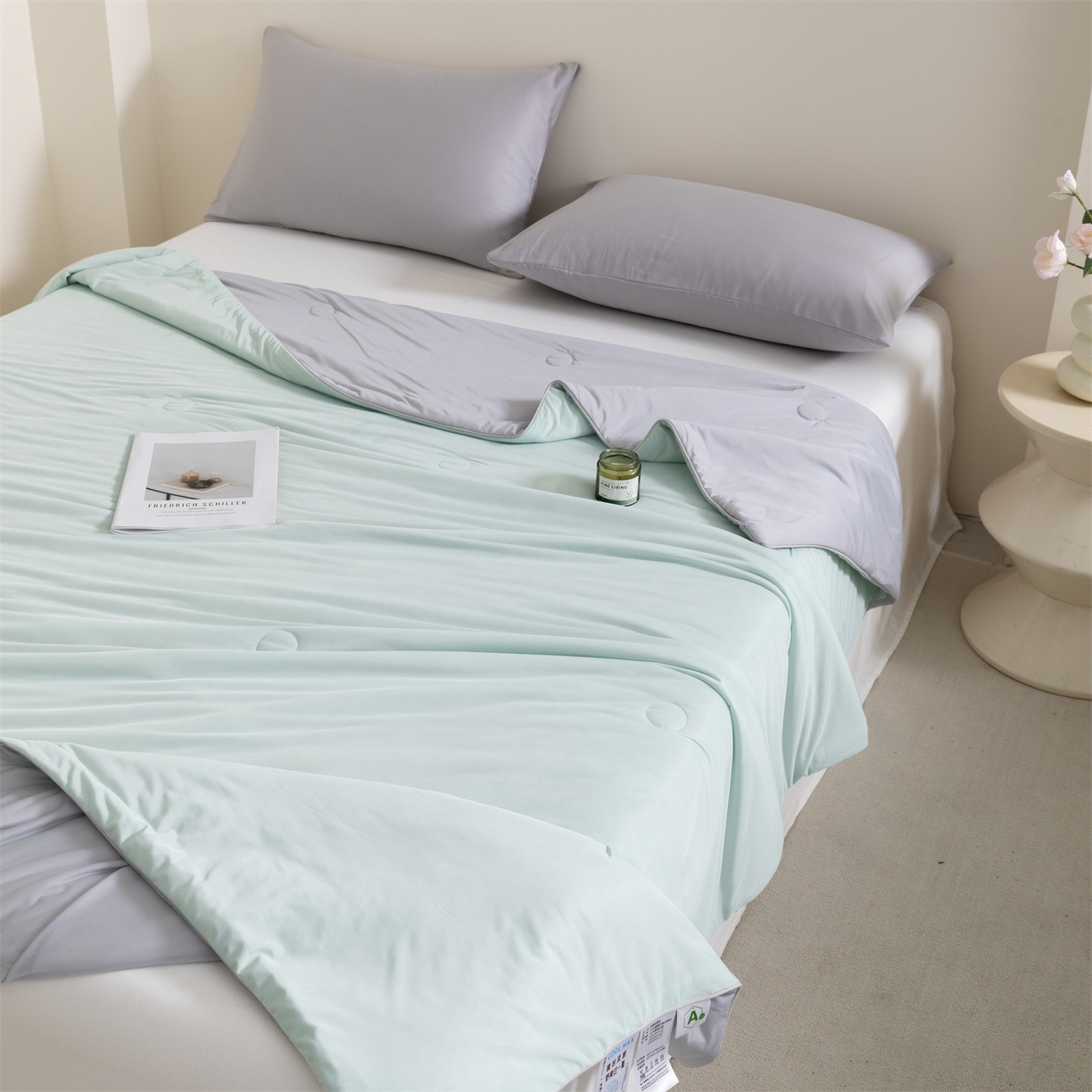 91家纺网 家纺一手货源 找家纺 富阿娜家纺 2026新款纯色双拼凉感丝夏被空调被夏凉被 薄荷绿+奶雾灰