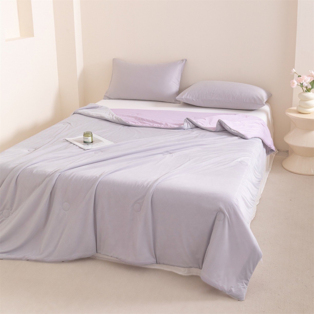 91家纺网 家纺一手货源 找家纺 富阿娜家纺 2026新款纯色双拼凉感丝夏被空调被夏凉被 云雾灰+芋泥紫