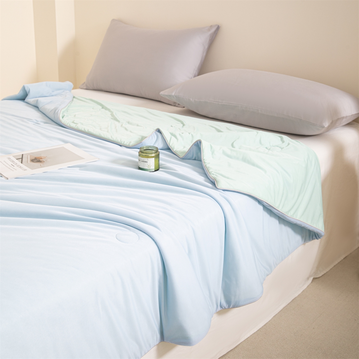 91家纺网 家纺一手货源 找家纺 富阿娜家纺 2026新款纯色双拼凉感丝夏被空调被夏凉被 海盐蓝+薄荷绿