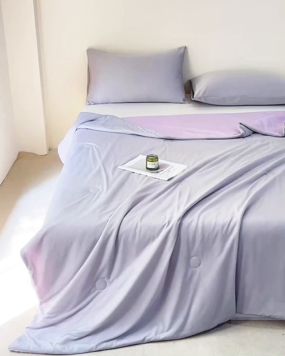 91家纺网 家纺一手货源 找家纺 富阿娜家纺 2026新款纯色双拼凉感丝夏被空调被夏凉被 云雾灰+芋泥紫