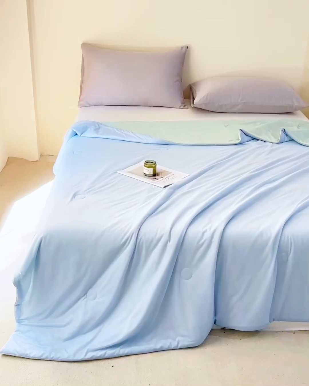 91家纺网 家纺一手货源 找家纺 富阿娜家纺 2026新款纯色双拼凉感丝夏被空调被夏凉被 海盐蓝+薄荷绿