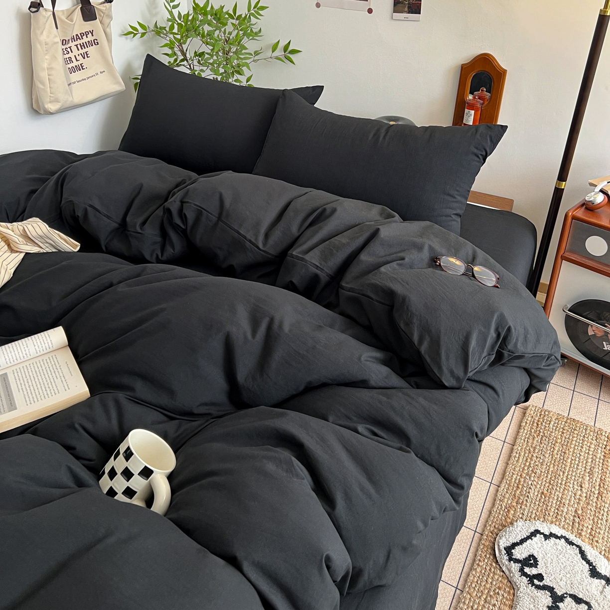 91家纺网 家纺一手货源 找家纺 梦嘉居 2026新款亲肤纯色AB版水洗皱皱棉四件套学生宿舍床单床笠三件套 暗夜黑