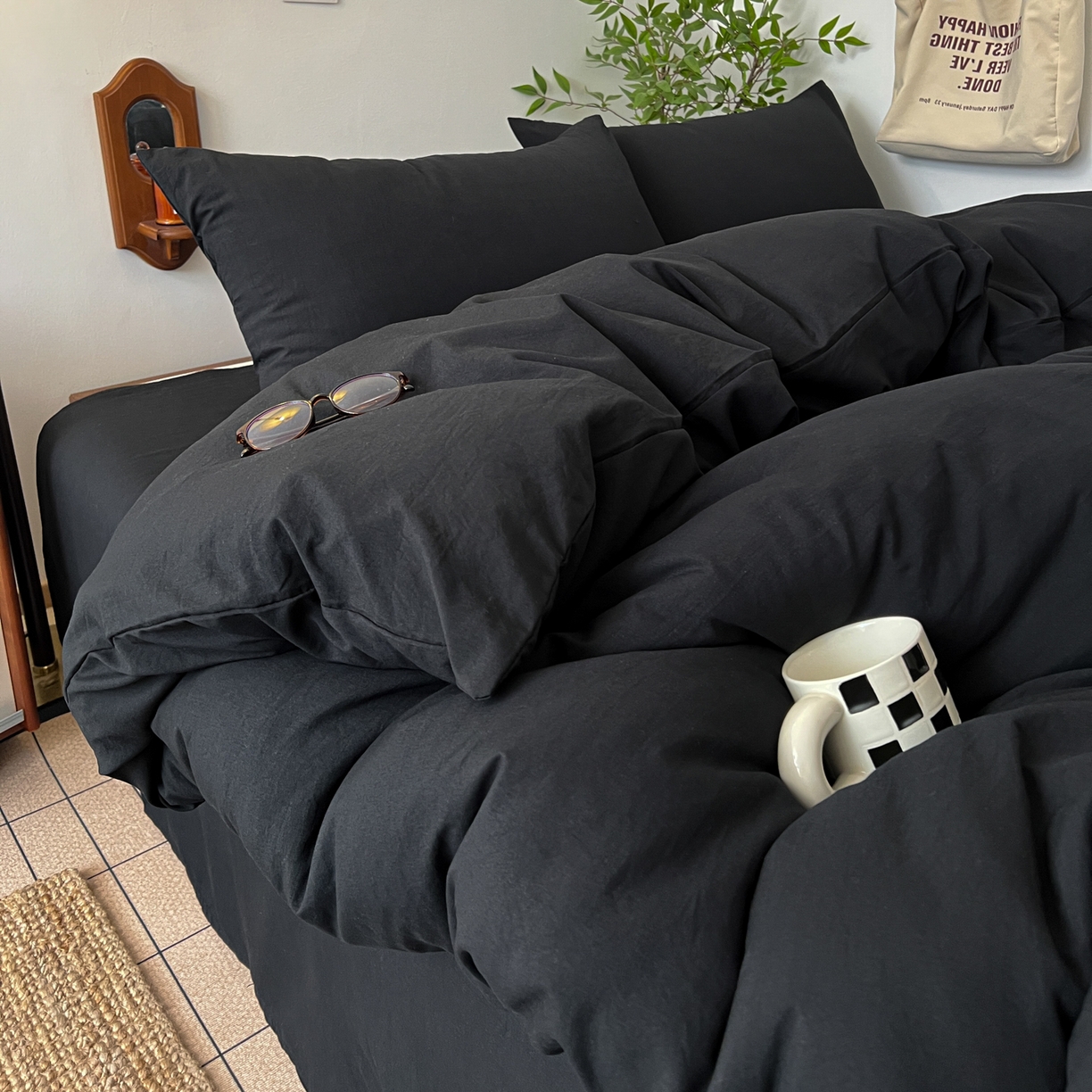 91家纺网 家纺一手货源 找家纺 梦嘉居 2026新款亲肤纯色AB版水洗皱皱棉四件套学生宿舍床单床笠三件套 暗夜黑