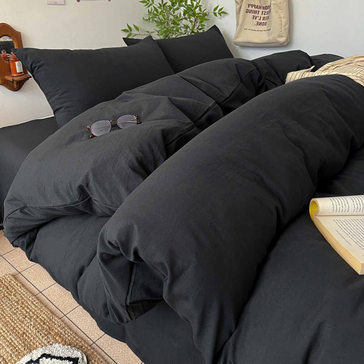 91家纺网 家纺一手货源 找家纺 梦嘉居 2026新款亲肤纯色AB版水洗皱皱棉四件套学生宿舍床单床笠三件套 暗夜黑