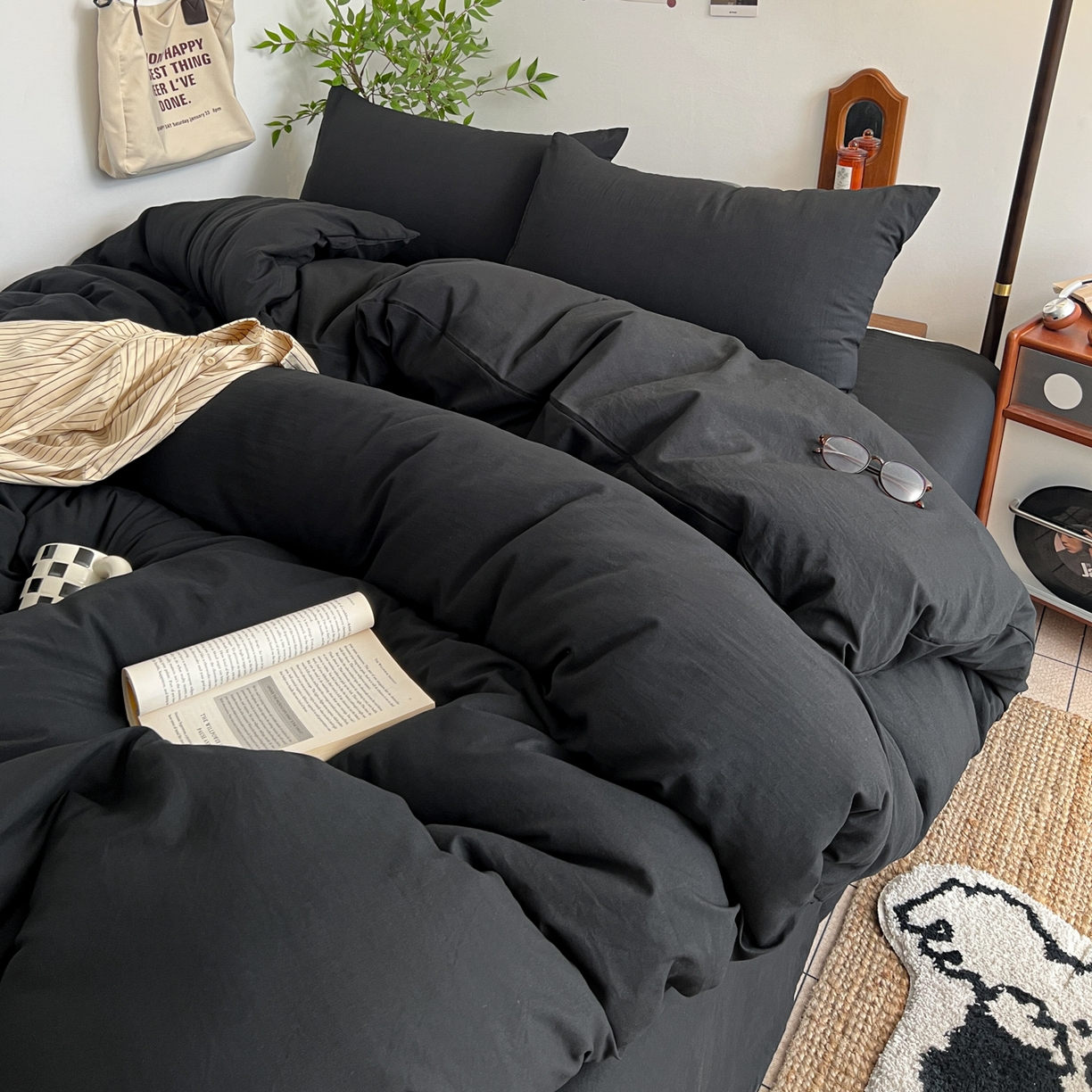 91家纺网 家纺一手货源 找家纺 梦嘉居 2026新款亲肤纯色AB版水洗皱皱棉四件套学生宿舍床单床笠三件套 暗夜黑