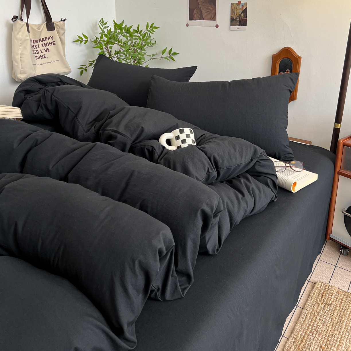 91家纺网 家纺一手货源 找家纺 梦嘉居 2026新款亲肤纯色AB版水洗皱皱棉四件套学生宿舍床单床笠三件套 暗夜黑