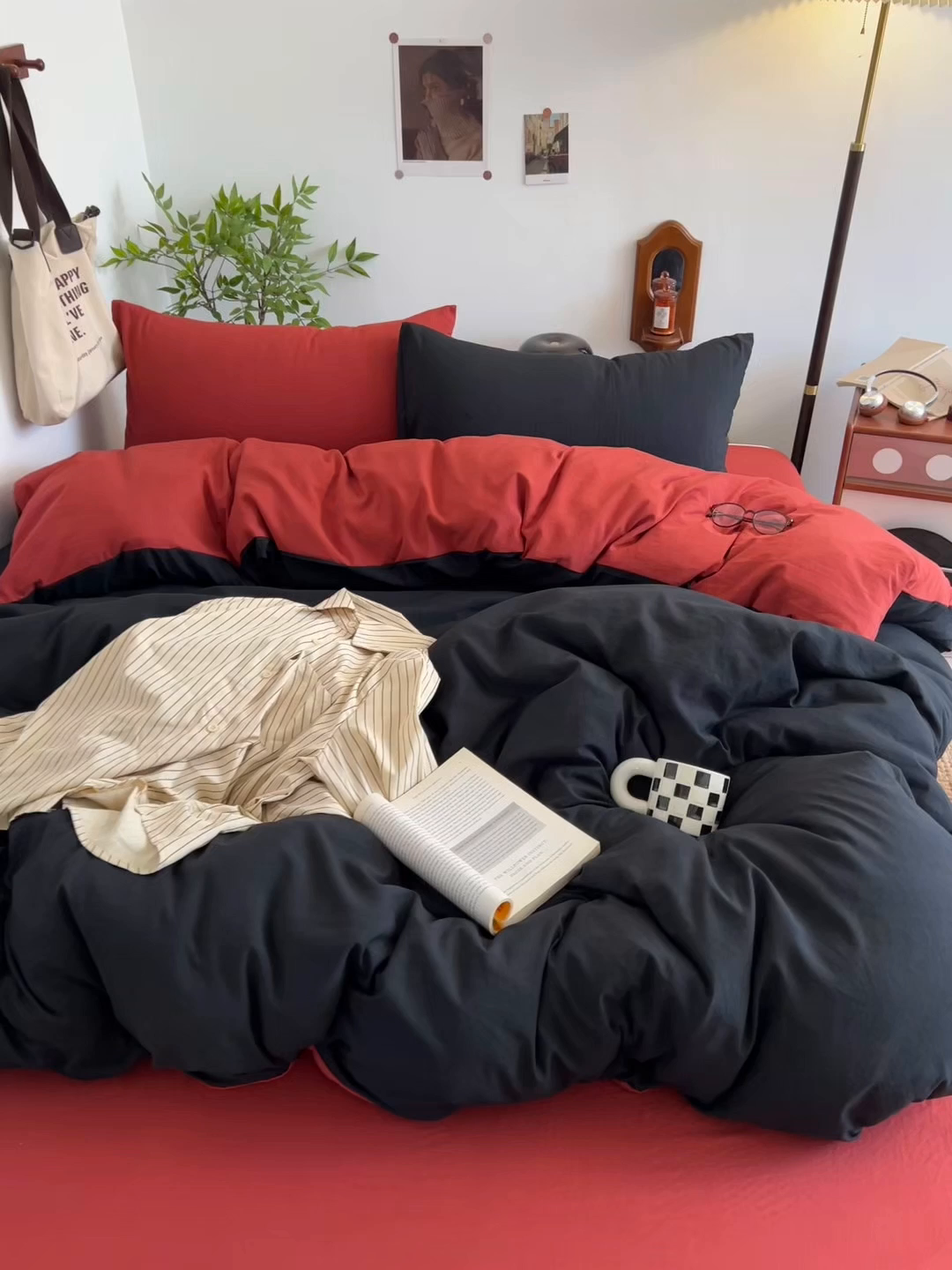 91家纺网 家纺一手货源 找家纺 梦嘉居 2026新款亲肤纯色AB版水洗皱皱棉四件套学生宿舍床单床笠三件套 暗夜黑+洋气红