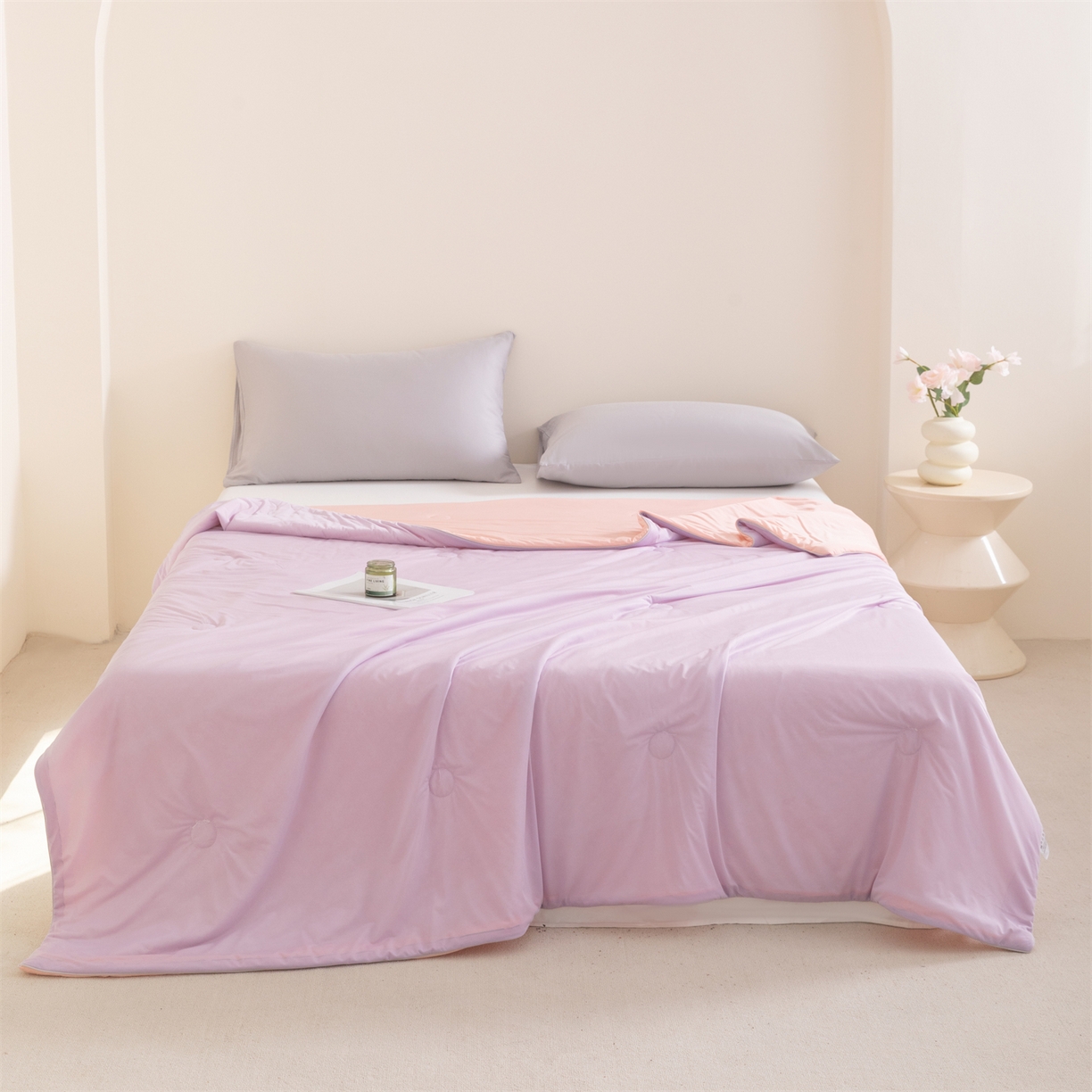 91家纺网 家纺一手货源 找家纺 富阿娜家纺 2026新款纯色双拼凉感丝夏被空调被夏凉被 芋泥紫+樱花粉