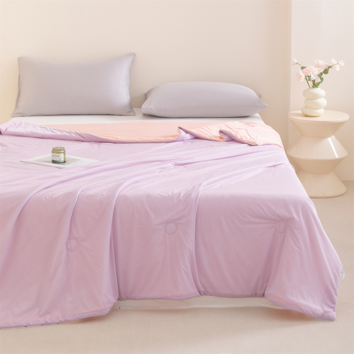 91家纺网 家纺一手货源 找家纺 富阿娜家纺 2026新款纯色双拼凉感丝夏被空调被夏凉被 芋泥紫+樱花粉