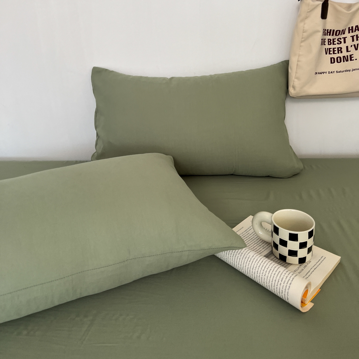 91家纺网 家纺一手货源 找家纺 梦嘉居 2026新款亲肤纯色AB版水洗皱皱棉四件套学生宿舍床单床笠三件套 复古绿