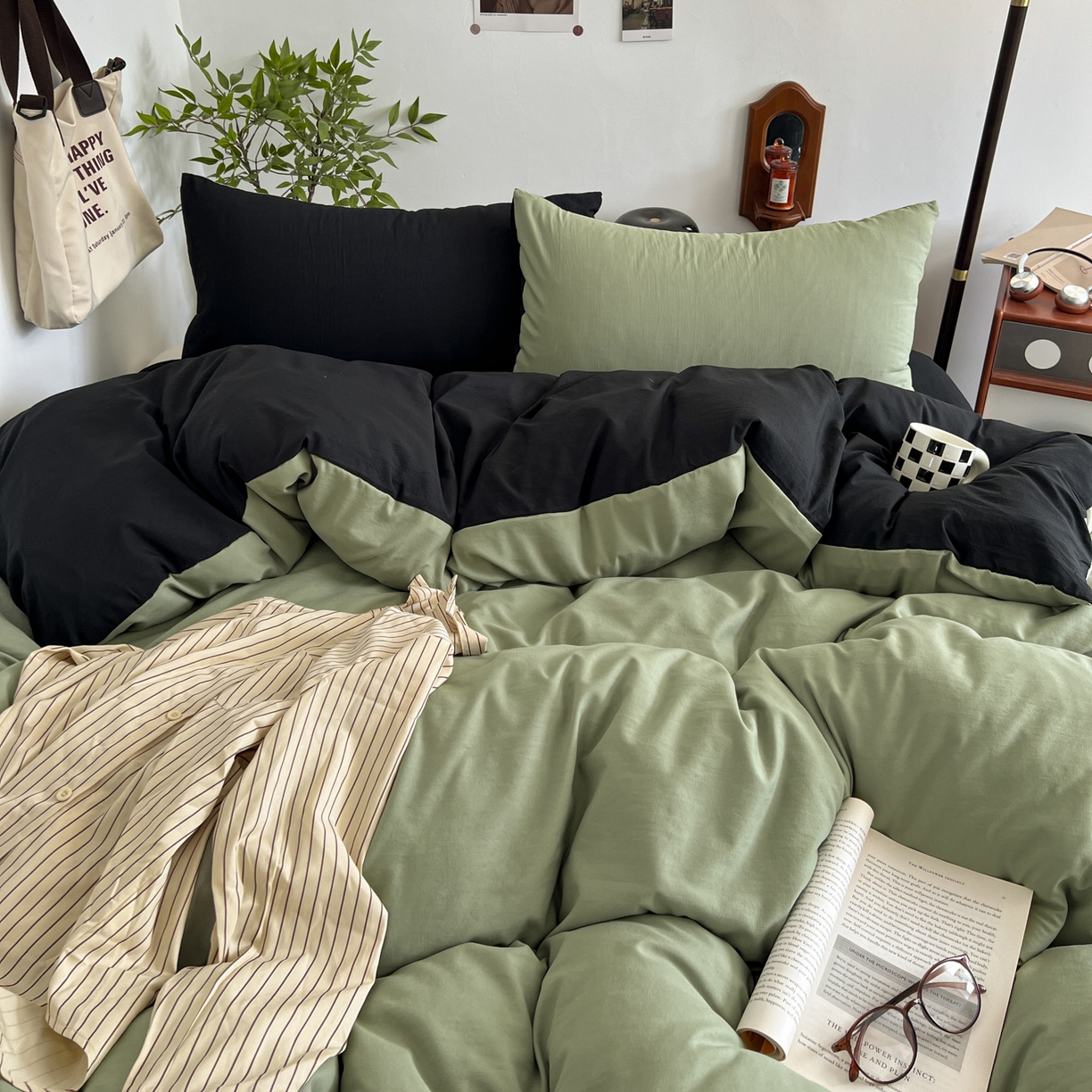 91家纺网 家纺一手货源 找家纺 梦嘉居 2026新款亲肤纯色AB版水洗皱皱棉四件套学生宿舍床单床笠三件套 复古绿+暗夜黑