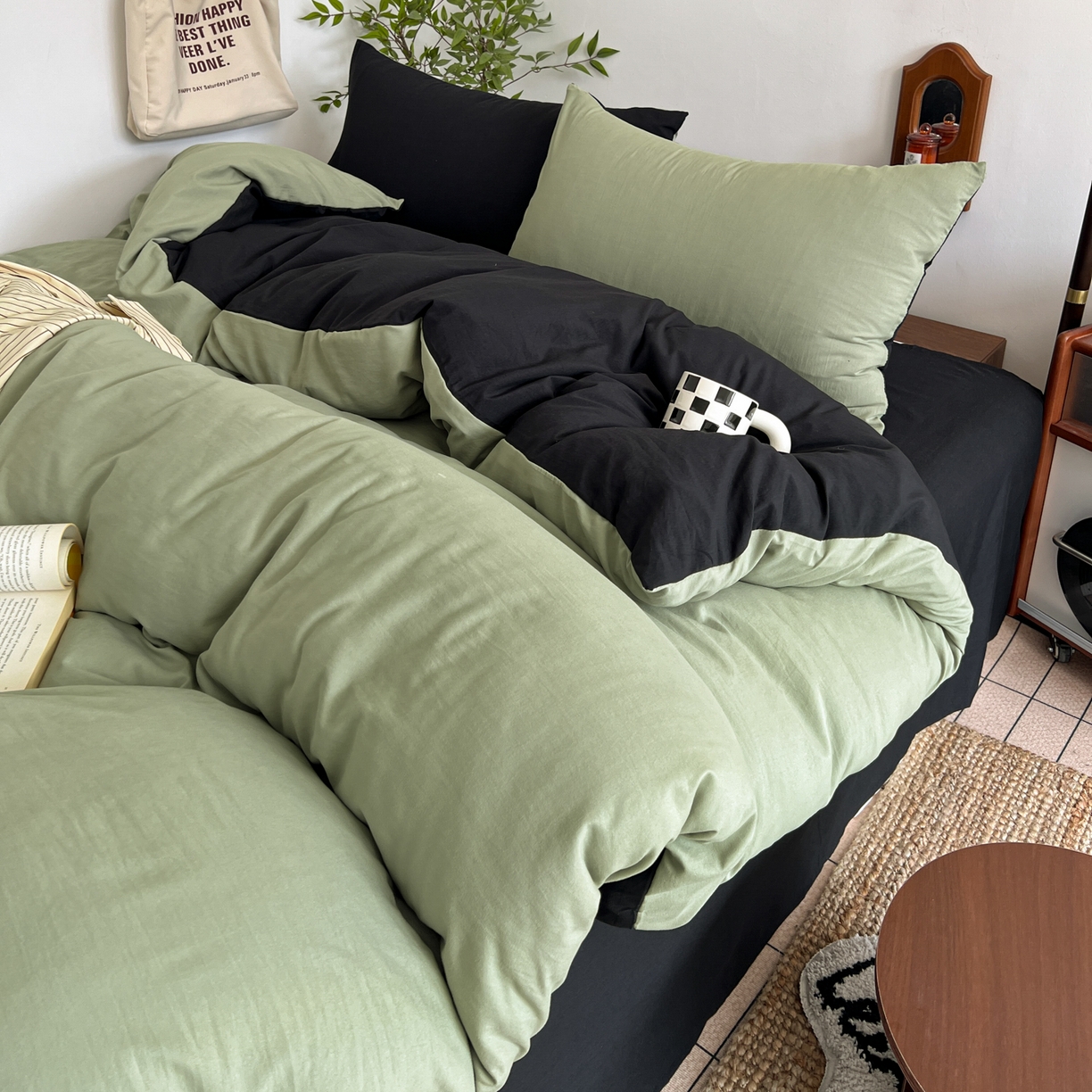 91家纺网 家纺一手货源 找家纺 梦嘉居 2026新款亲肤纯色AB版水洗皱皱棉四件套学生宿舍床单床笠三件套 复古绿+暗夜黑