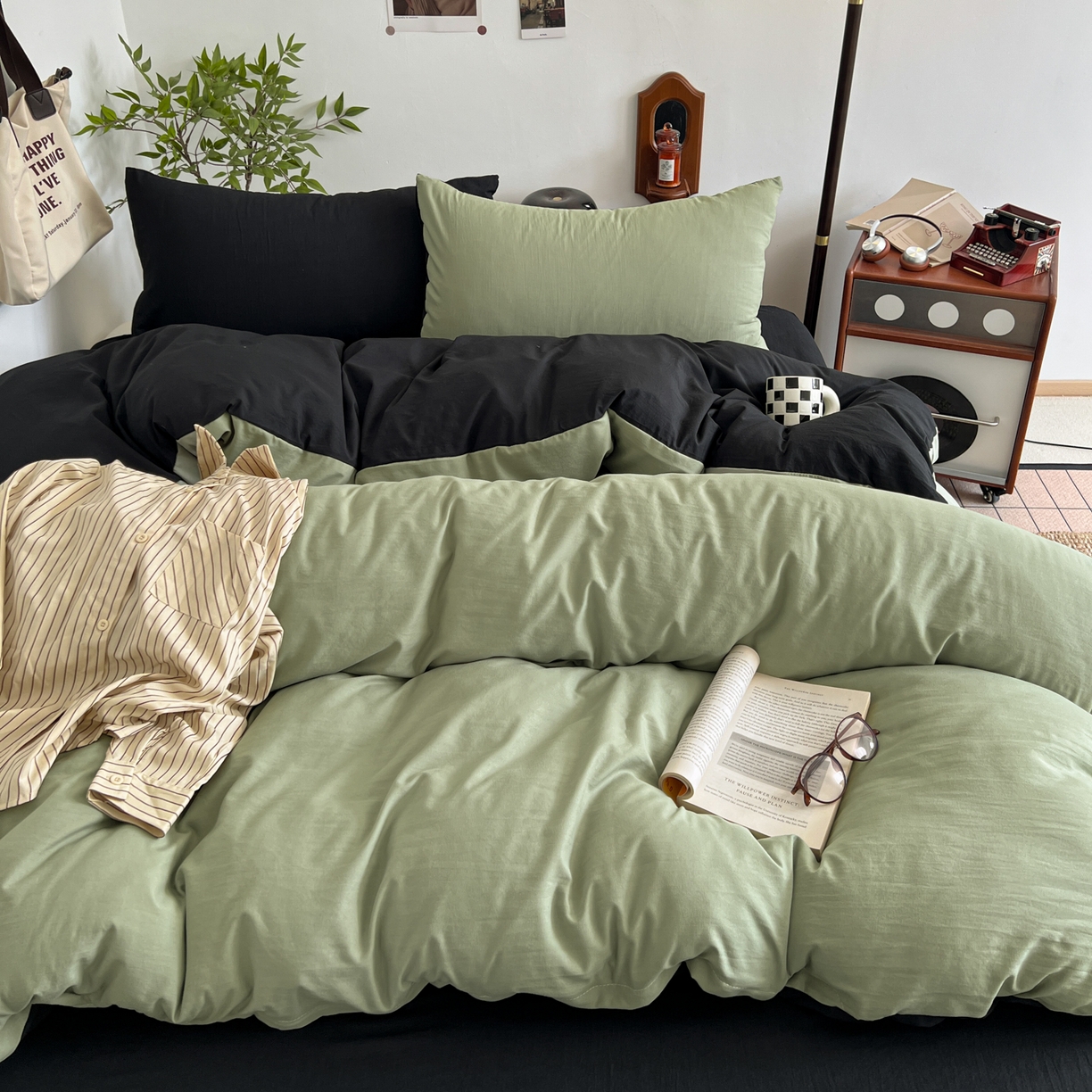 91家纺网 家纺一手货源 找家纺 梦嘉居 2026新款亲肤纯色AB版水洗皱皱棉四件套学生宿舍床单床笠三件套 复古绿+暗夜黑