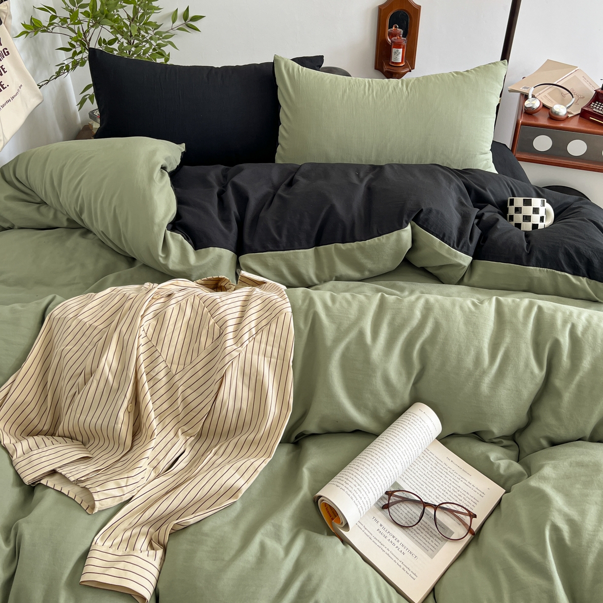 91家纺网 家纺一手货源 找家纺 梦嘉居 2026新款亲肤纯色AB版水洗皱皱棉四件套学生宿舍床单床笠三件套 复古绿+暗夜黑