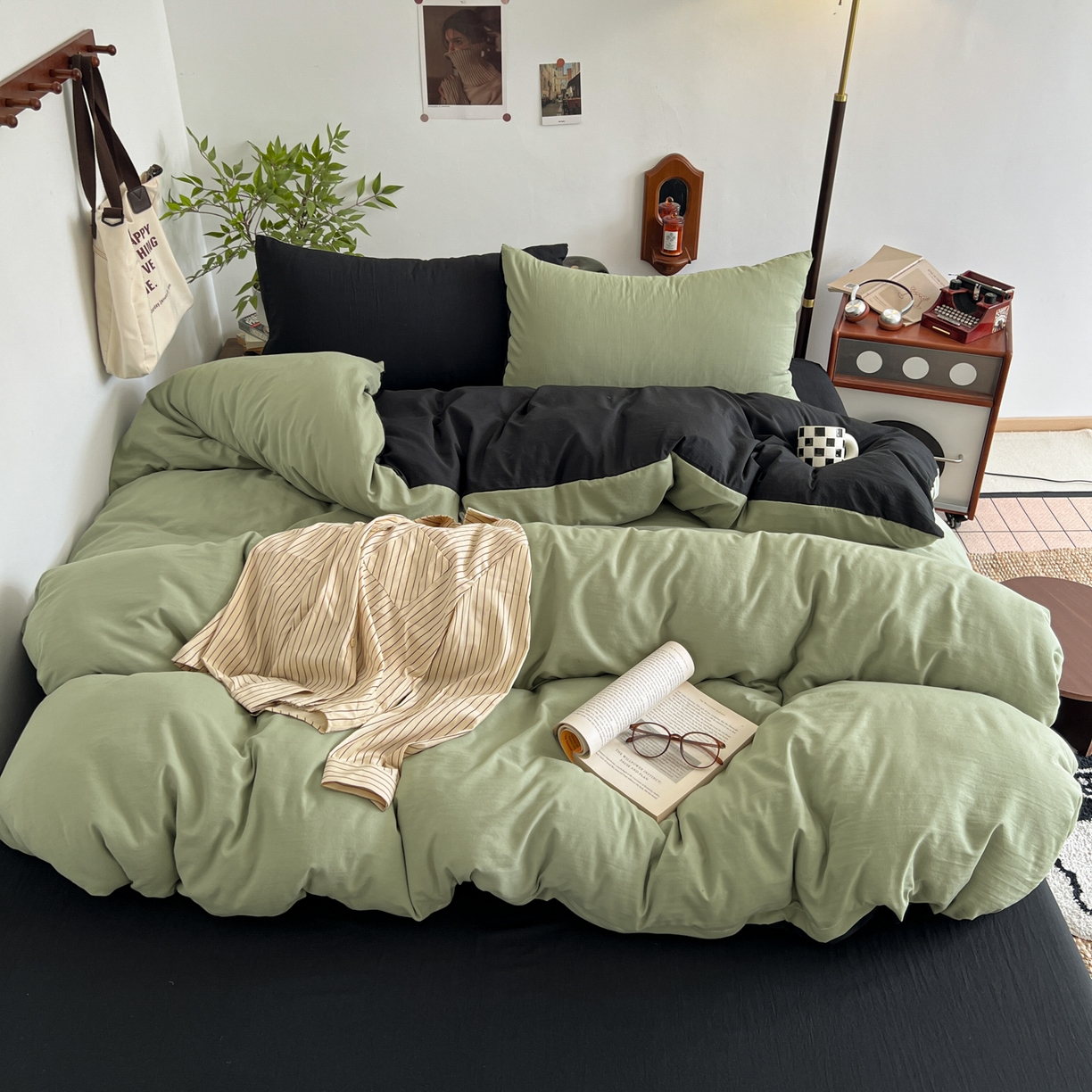 91家纺网 家纺一手货源 找家纺 梦嘉居 2026新款亲肤纯色AB版水洗皱皱棉四件套学生宿舍床单床笠三件套 复古绿+暗夜黑