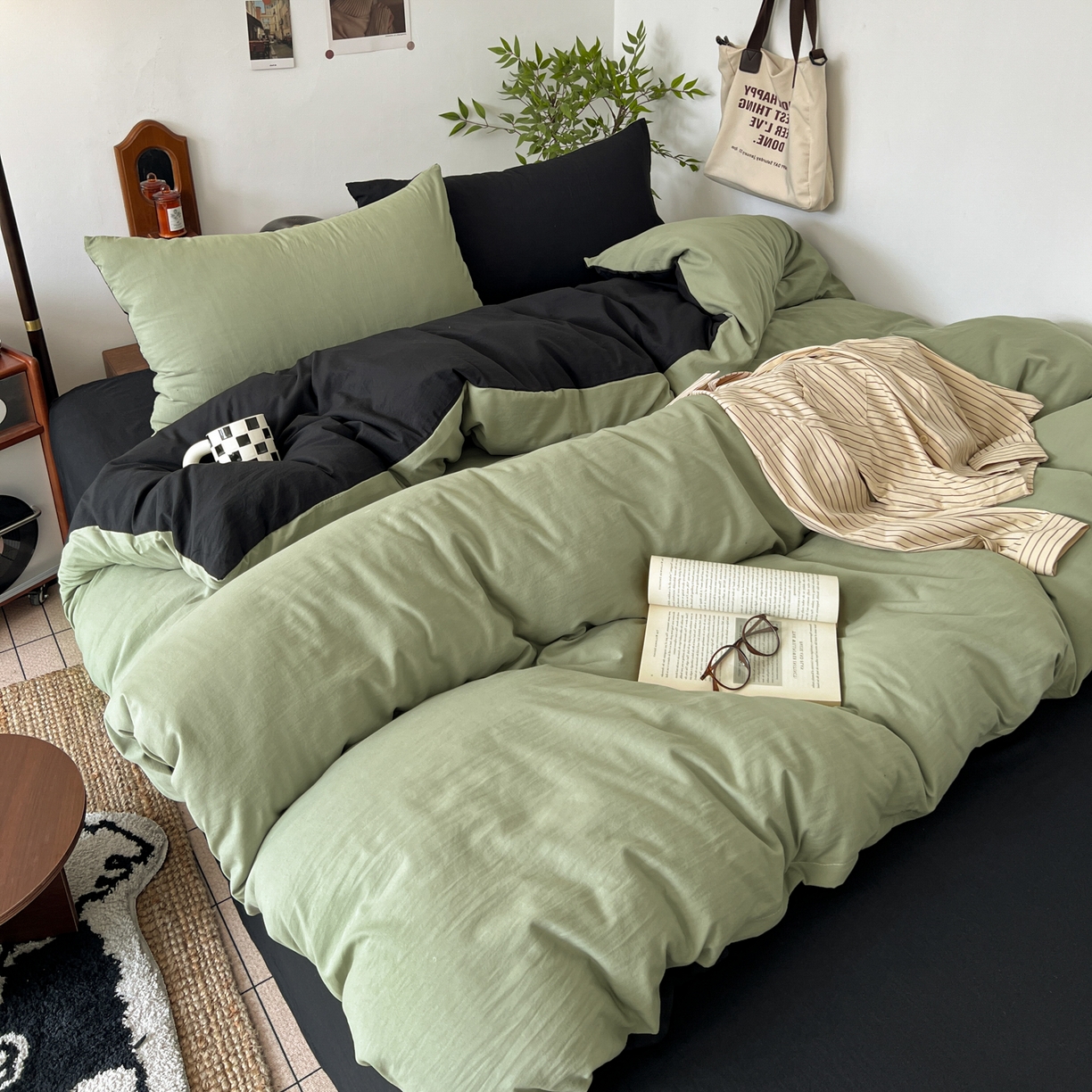 91家纺网 家纺一手货源 找家纺 梦嘉居 2026新款亲肤纯色AB版水洗皱皱棉四件套学生宿舍床单床笠三件套 复古绿+暗夜黑