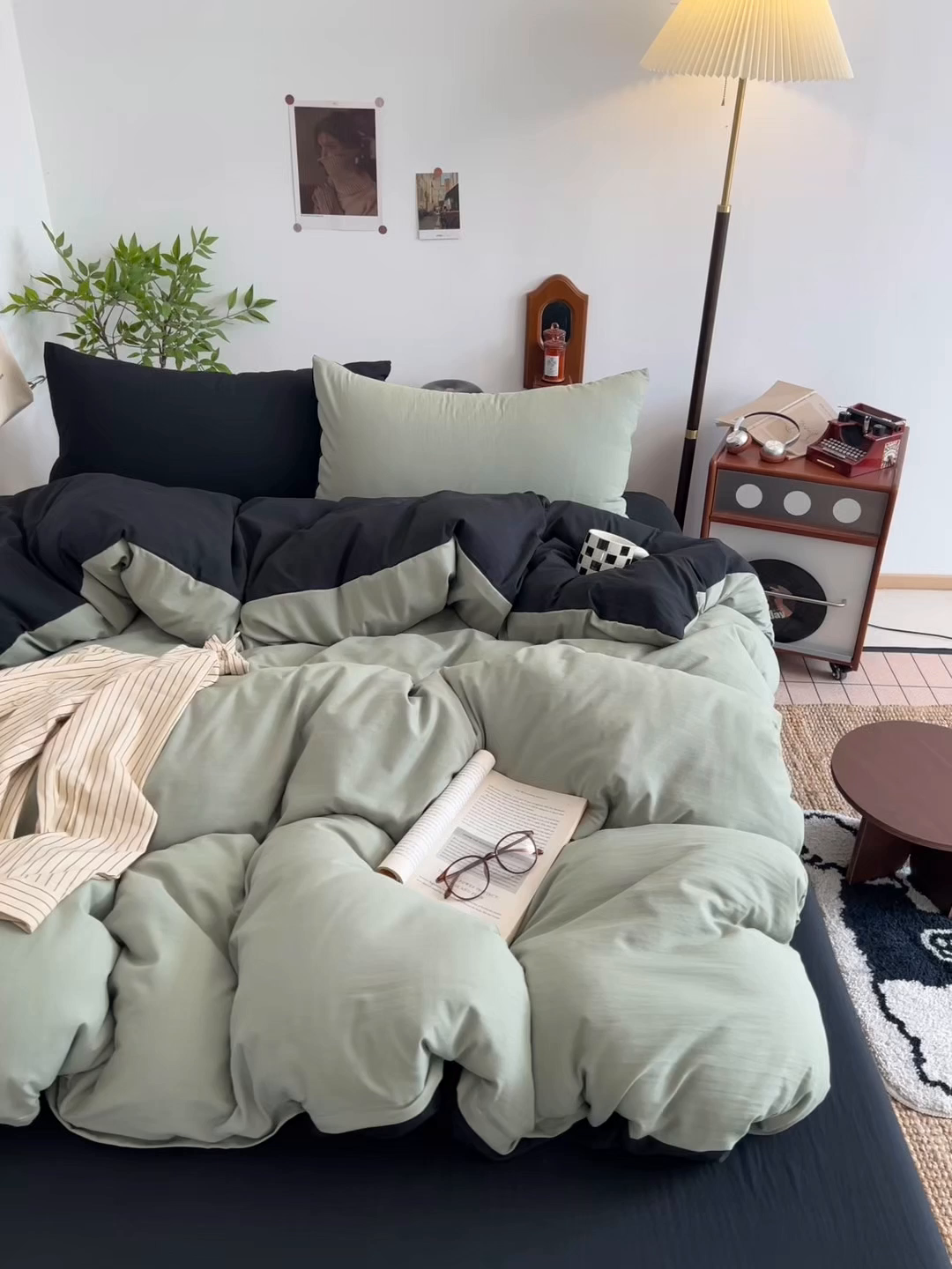 91家纺网 家纺一手货源 找家纺 梦嘉居 2026新款亲肤纯色AB版水洗皱皱棉四件套学生宿舍床单床笠三件套 复古绿+暗夜黑