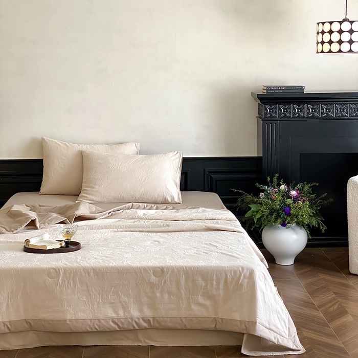 91家纺网 家纺一手货源 找家纺 宜代光年 2026新款60S全棉厚织提花夏被夏凉被空调被 夏被-翩然-奶白