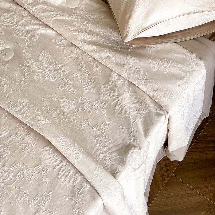 91家纺网 家纺一手货源 找家纺 宜代光年 2026新款60S全棉厚织提花夏被夏凉被空调被 夏被-翩然-奶白