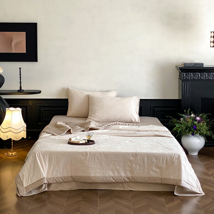 91家纺网 家纺一手货源 找家纺 宜代光年 2026新款60S全棉厚织提花夏被夏凉被空调被 夏被-翩然-奶白