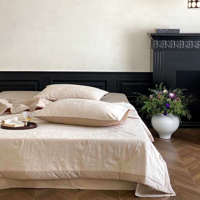 91家纺网 家纺一手货源 找家纺 宜代光年 2026新款60S全棉厚织提花夏被夏凉被空调被 夏被-翩然-奶白