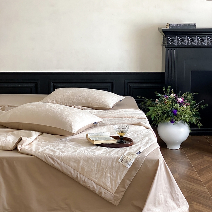 91家纺网 家纺一手货源 找家纺 宜代光年 2026新款60S全棉厚织提花夏被夏凉被空调被 夏被-翩然-奶白