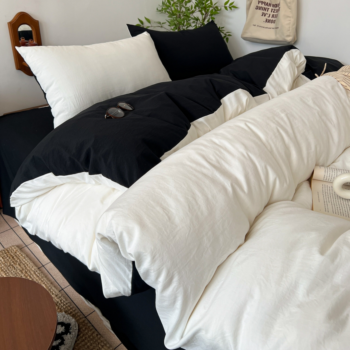 91家纺网 家纺一手货源 找家纺 梦嘉居 2026新款亲肤纯色AB版水洗皱皱棉四件套学生宿舍床单床笠三件套 高雅白+暗夜黑