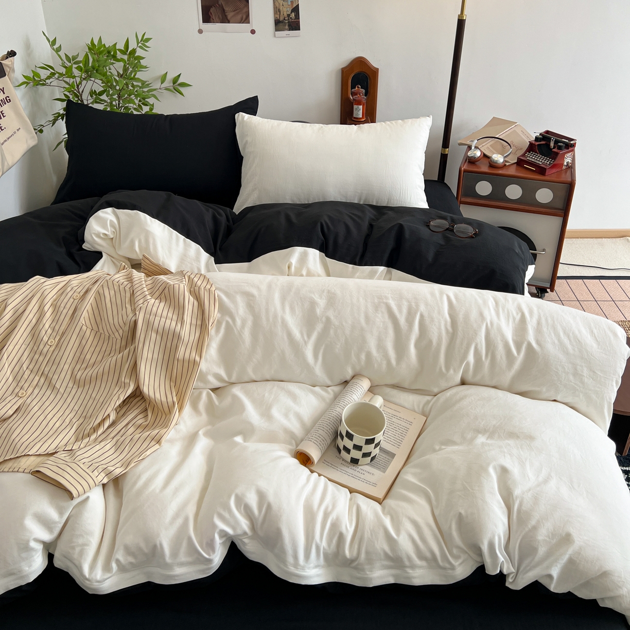 91家纺网 家纺一手货源 找家纺 梦嘉居 2026新款亲肤纯色AB版水洗皱皱棉四件套学生宿舍床单床笠三件套 高雅白+暗夜黑