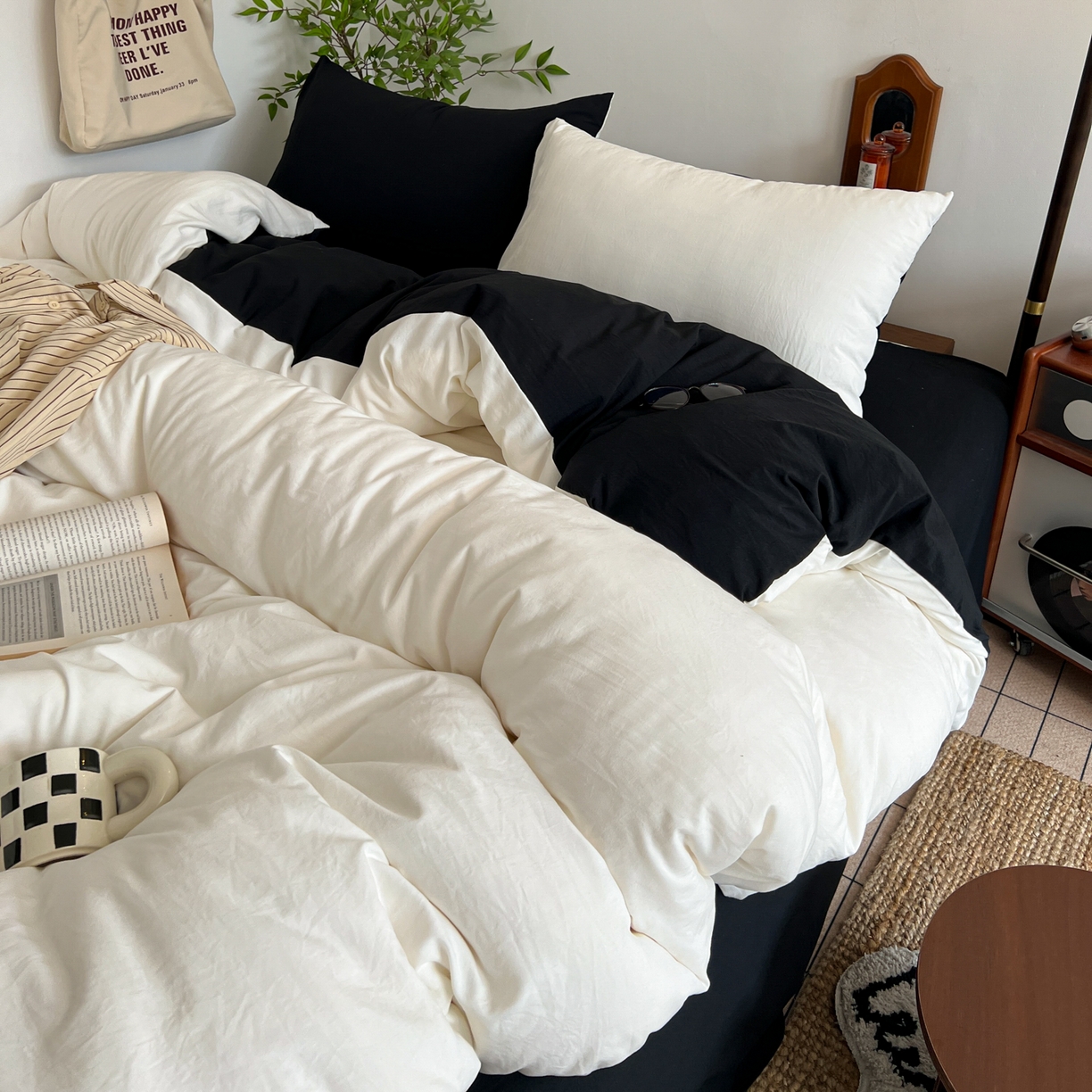 91家纺网 家纺一手货源 找家纺 梦嘉居 2026新款亲肤纯色AB版水洗皱皱棉四件套学生宿舍床单床笠三件套 高雅白+暗夜黑