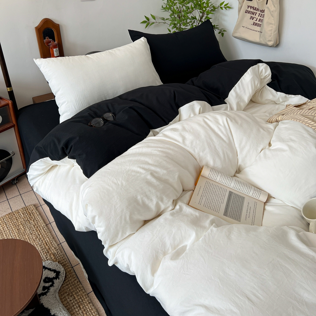 91家纺网 家纺一手货源 找家纺 梦嘉居 2026新款亲肤纯色AB版水洗皱皱棉四件套学生宿舍床单床笠三件套 高雅白+暗夜黑