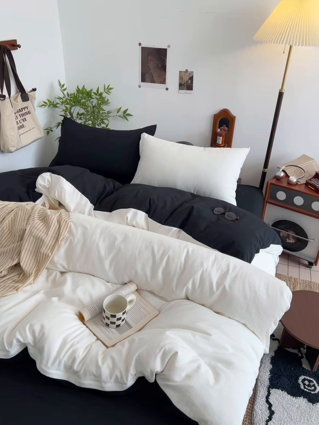 91家纺网 家纺一手货源 找家纺 梦嘉居 2026新款亲肤纯色AB版水洗皱皱棉四件套学生宿舍床单床笠三件套 高雅白+暗夜黑